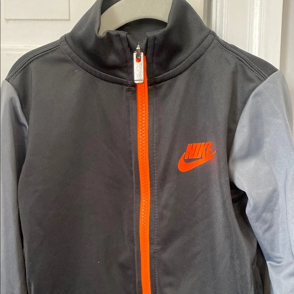 Nike Kids Size XS (4) Black and Orange Jacket and pants set - Picture 4 of 7